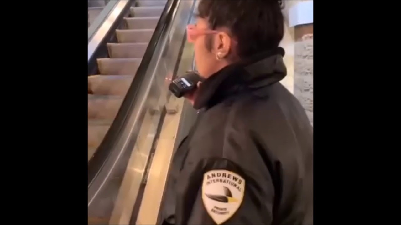 Prihvatio je izazov prijatelja pa razljutio zaštitarku koja ga je počela vijati