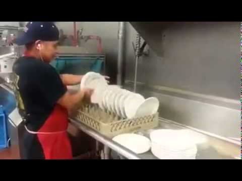 Ovakvog bi muškarca svaka žena poželjela u kuhinji