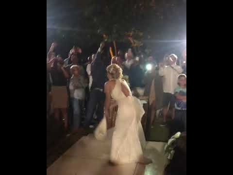 Bacala Gucci torbicu umjesto buketa, a gošće su bile spremne na sve