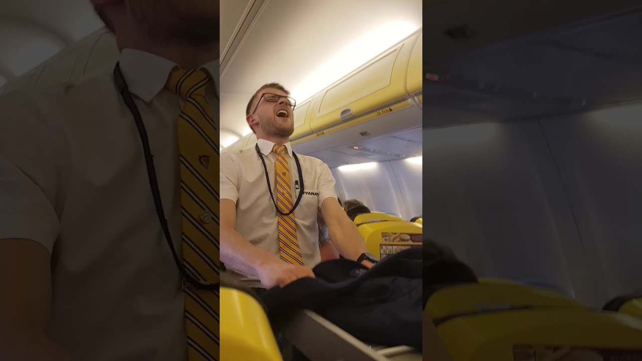 Stjuard je pokušao zabaviti putnike na čudan način, no nismo sigurni je li mu uspjelo