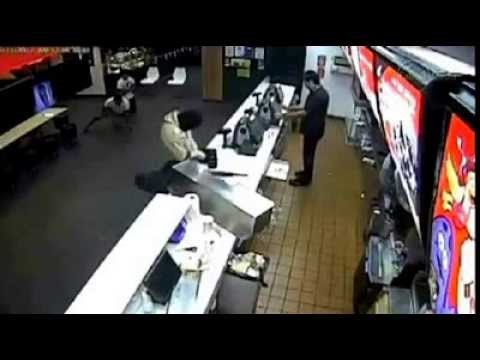 VIDEO Gosti u McDonaldsu spriječili su pljačku
