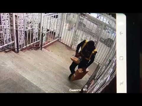 VIDEO Dostavljač izgubio posao na najgluplji način, sam si je kriv za to