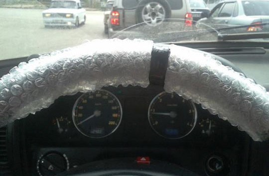 Netko je pronašao način na koji će smiriti živce kada je gužva u prometu