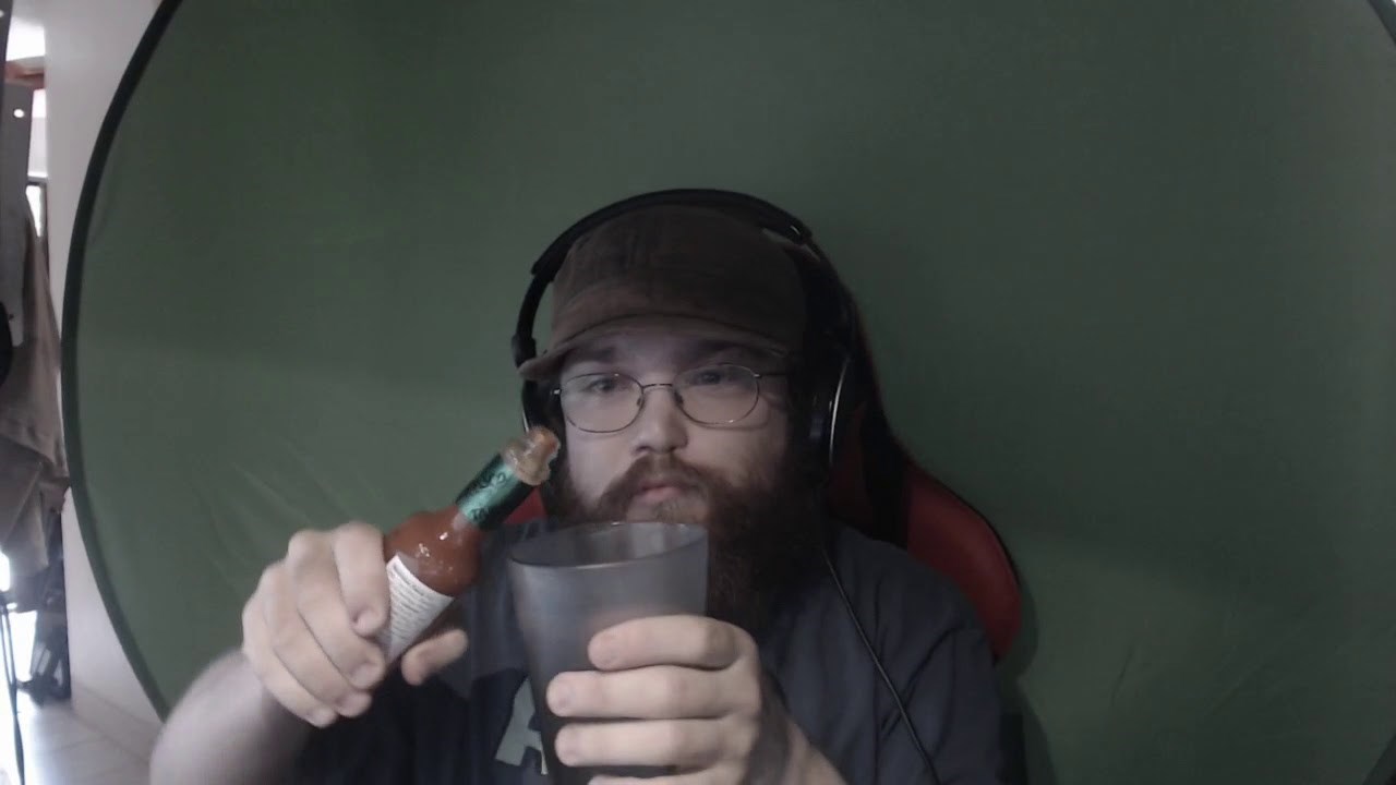 Popio je bočicu Tabasca nakon izgubljene oklade, a njegova reakcija sve govori