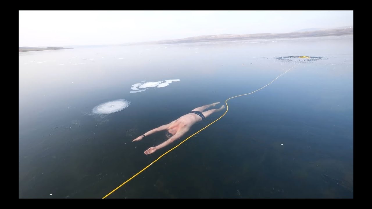 Čovjek ronio u zaleđenom jezeru pa ga prozvali luđakom 