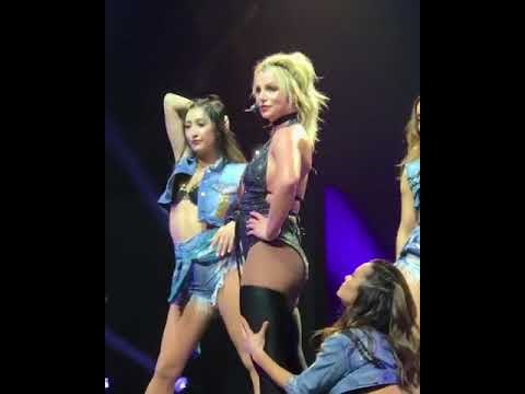 Fan uspio nasmijati Britney Spears usred koncert i postao hit na internetu