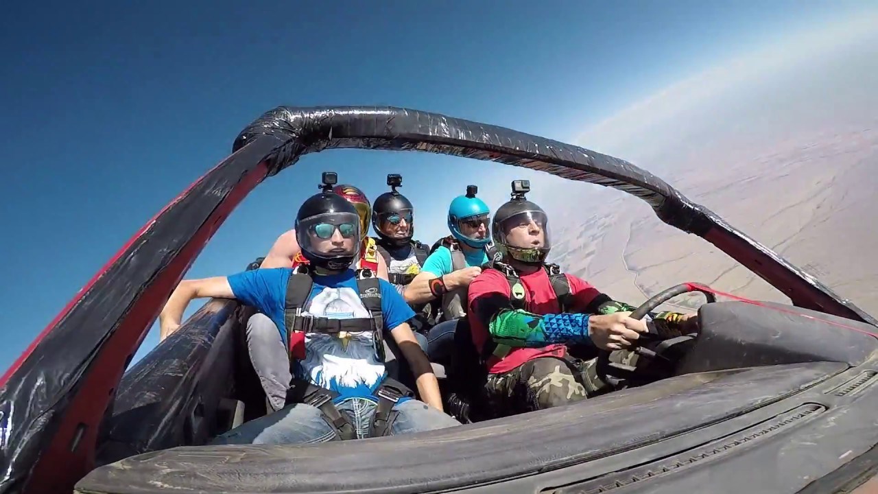 Iskočili su iz aviona u automobilu i ispunili najveću fantaziju 