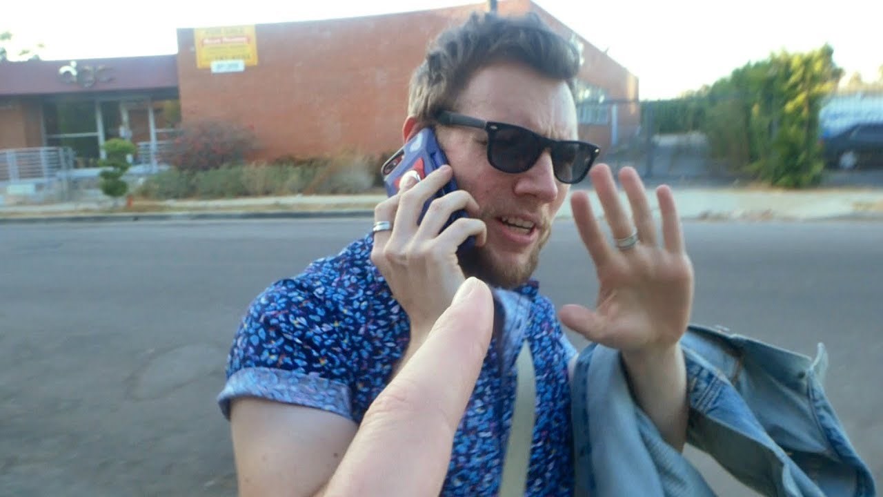 Odglumio je svaku slavnu osobu koju su nekada proganjali Paparazzi 