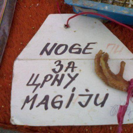Netko na tržnici prodaje noge za crnu magiju, vjerujemo da svi kupuju 