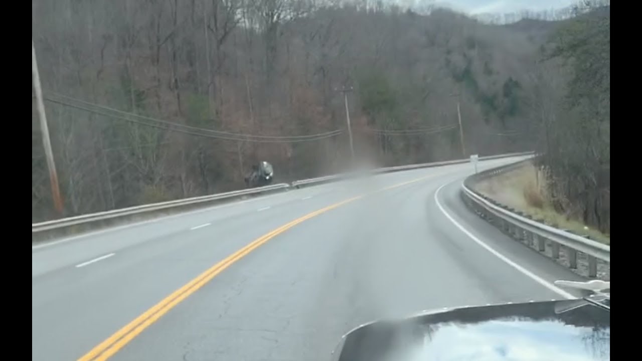 Snimio je užasnu automobilsku nesreću, vozač je preživio nemoguće