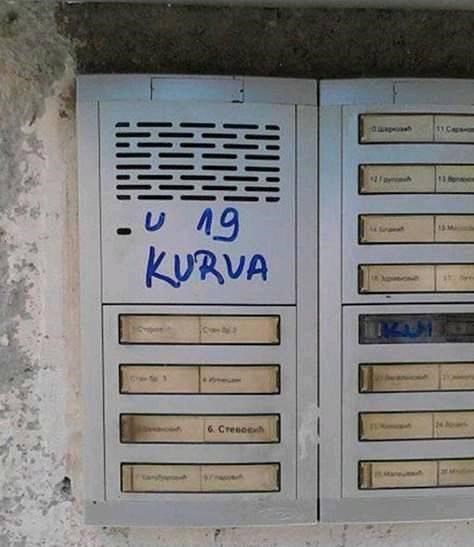 Susjeda iz broja 19 nekom se "zamjerila" i on joj je odlučio ostaviti poruku