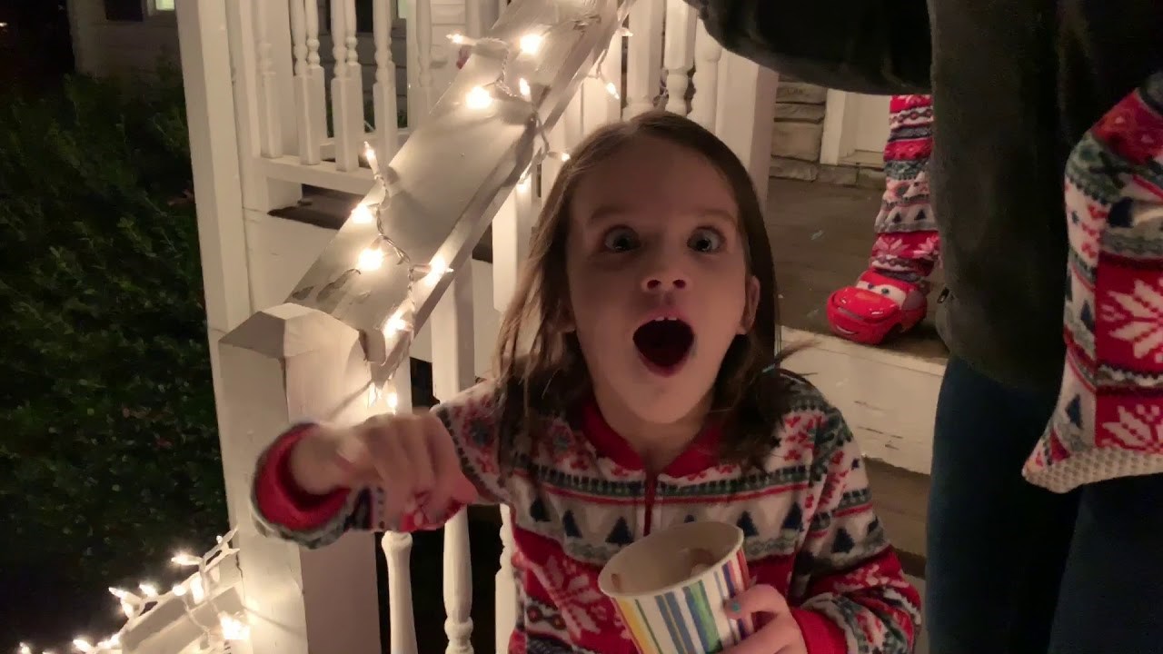 Pokazao je djeci saonice Djeda Božićnjaka na nebu, a reakcije su najslađe