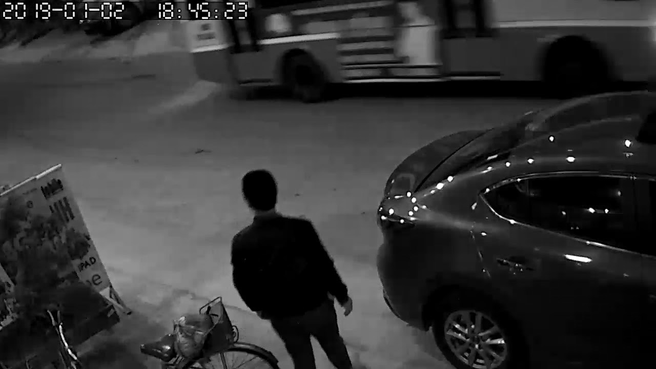 Autobus jedva izbjegao dječaka koji je pretrčao ulicu zbog lopte