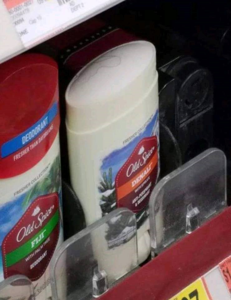 Netko se nije stigao otuširati pa se poslužio dezićem u dućanu i ostavio trag