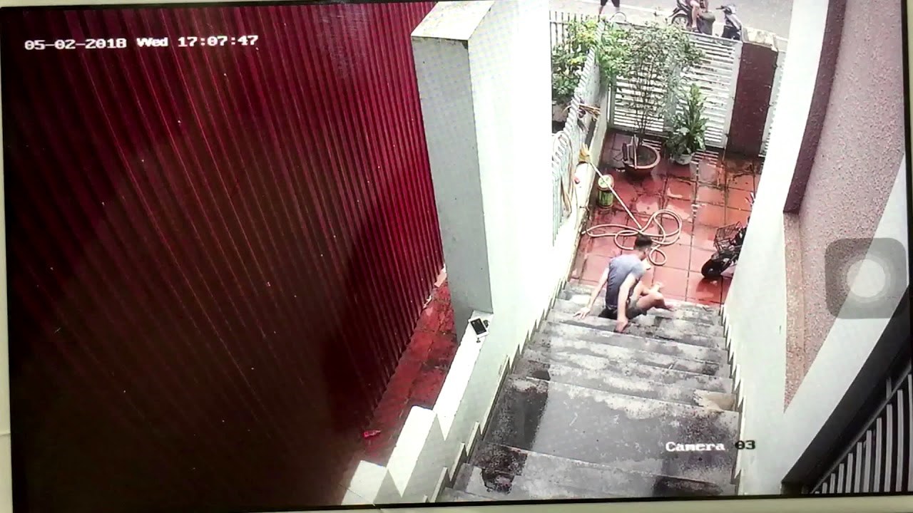 VIDEO Razbio se na stepenicama, no jednu je stvar potpuno sačuvao