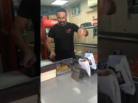 VIDEO Ovaj čovjek ima magične ruke i poslužuje ljude nevjerojatnom brzinom