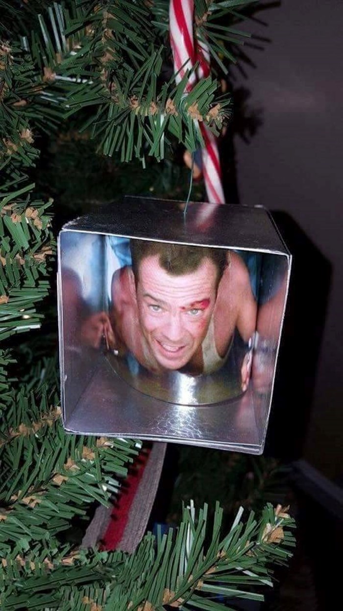 Ako ne znate kako ukrasiti bor za Božić, imamo sjajnu ideju za vas 