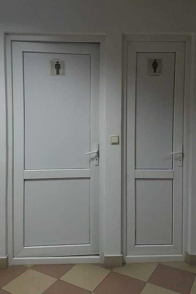 U ovaj ženski WC može ući vrlo mali broj dama 