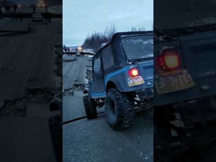 Zemljotres raščetvorio cestu na Aljasci, aute gotovo progutala zemlja
