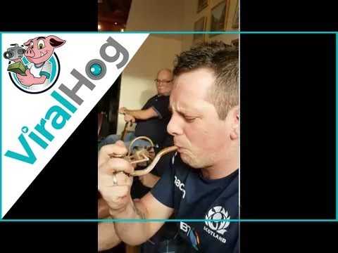 U pubu nikada nije dosadno - Nasjeo je na foru i nasmijao sve goste