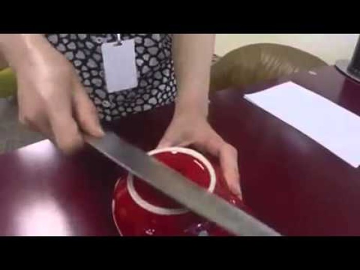 VIDEO Naoštrite nož pomoću šalice za manje od minutu