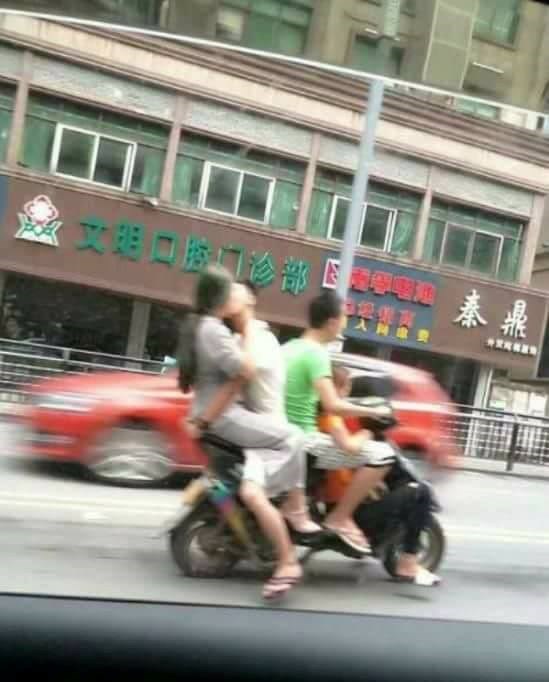 Romantika i ljubav ispred sigurnosti, nadamo se da su stigli u jednom komadu