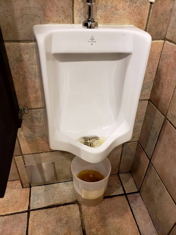 Ovaj WC ima odličan sistem odvoda i sigurno je prošao svaku inspekciju 