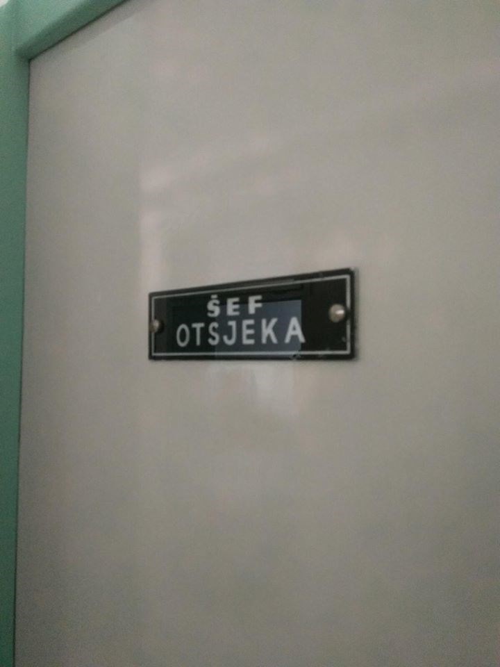 Mostar: Netko je fotografirao pravopisni promašaj na vratima šefa odsjeka 
