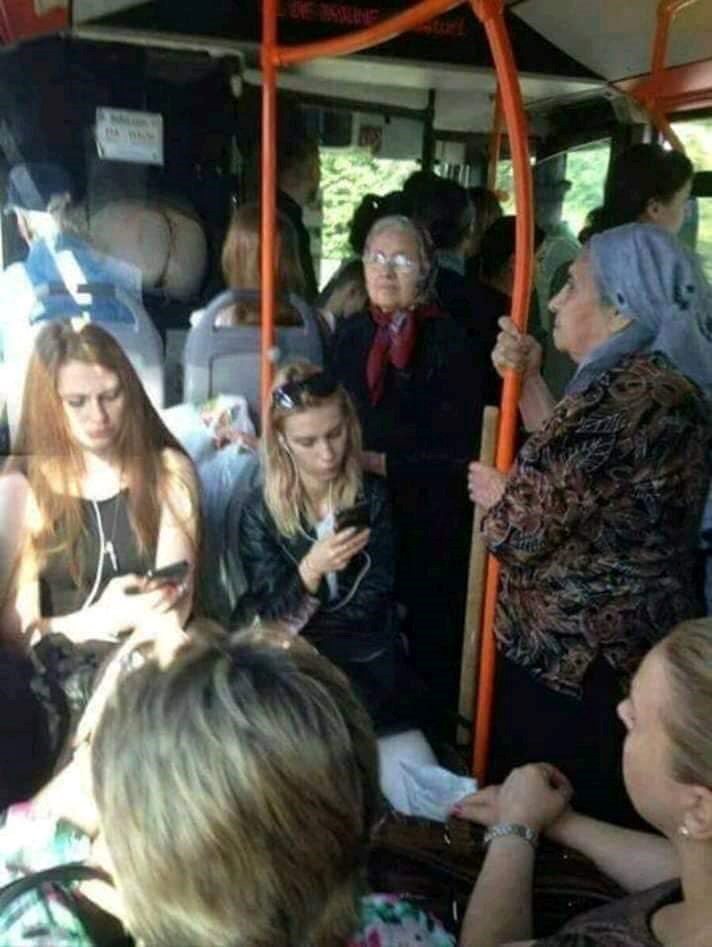 Nekada su mlađi ustajali starijima, a onda su izumili pametne telefone