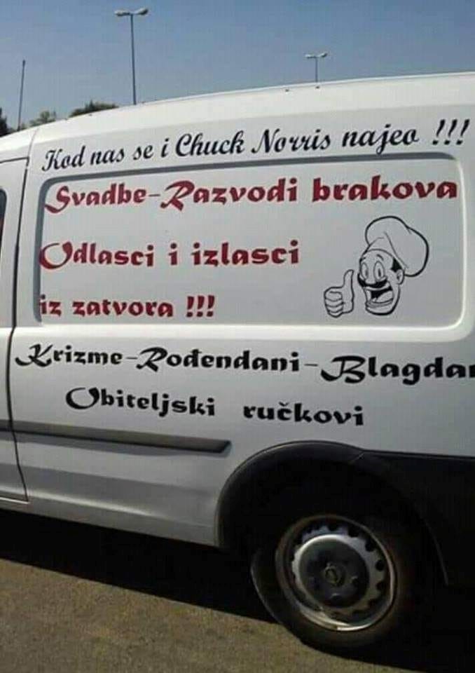 Urnebesna reklama na ovom kombiju sigurno privlači mnoštvo mušterija 