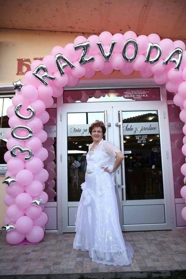 Neki ljudi slave godišnjice braka, a ova je žena odlučila proslaviti nešto drugo