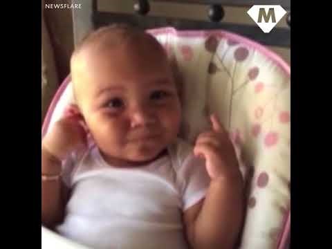 Preslatka beba smije se kao lik iz crtića i njezin je smijeh zarazan