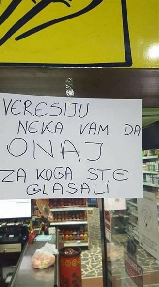 Mnogi su htjeli kupovati s odgođenim plaćanjem, pa su im radnici ostavili poruku na dućanu