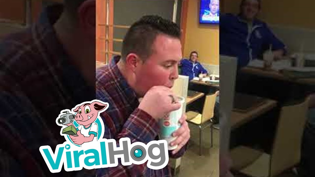 VIDEO Pokazao je svoj talent u punom restoranu i zabavio sve prisutne