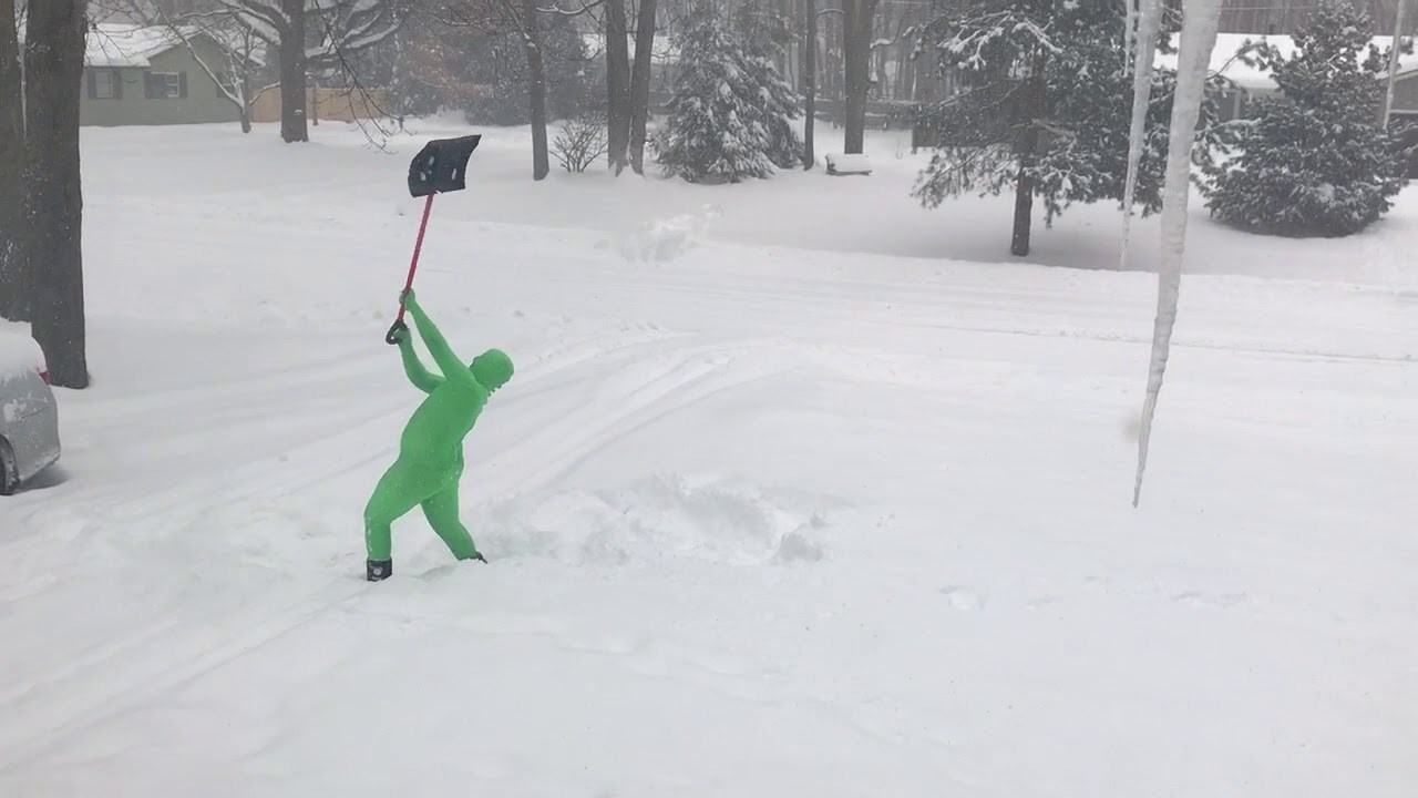 Pitao je 14-godišnjeg sina da očisti prilaz od snijega, a dobio je nešto neočekivano