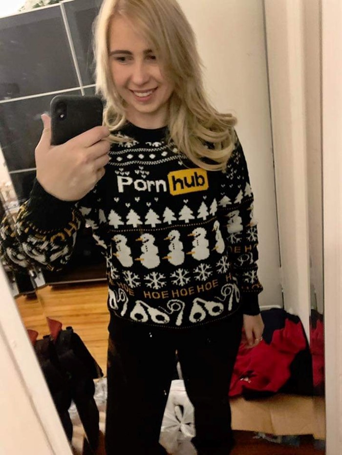U moru istih božićnih džempera, ona je odlučila kupiti drugačiji