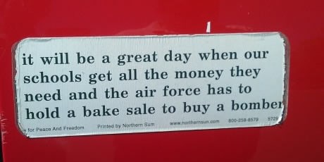 Školama pare, nek vojska prodaje kekse