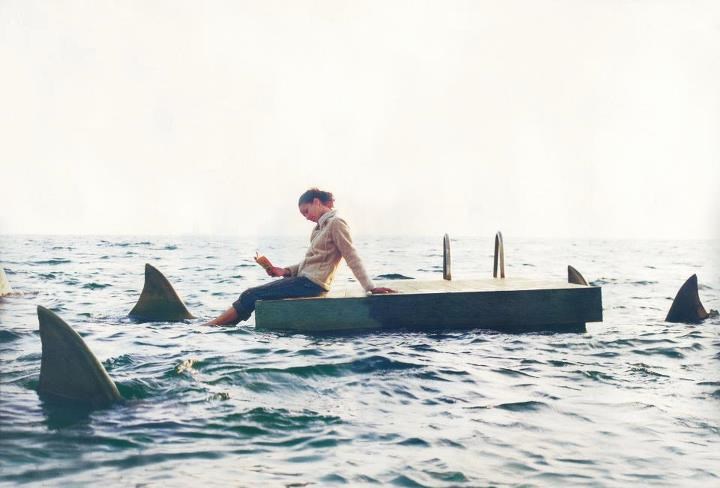 Tko bi se usudio ovako točati noge u moru? :D