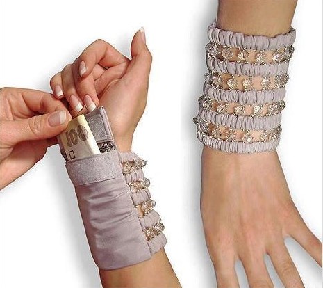 Fora stvar za curke: narukvica-novčanik za lude izlaske