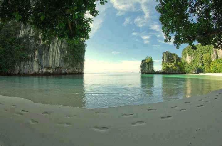 Otisci stopala u pijesku... odšeći u idilu...