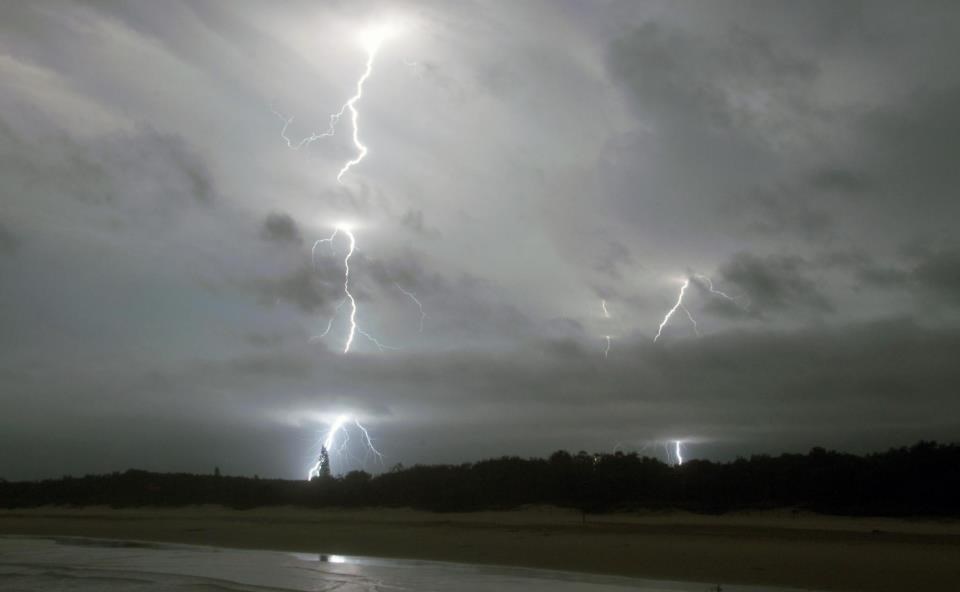 Kad munje proparaju nebo...
