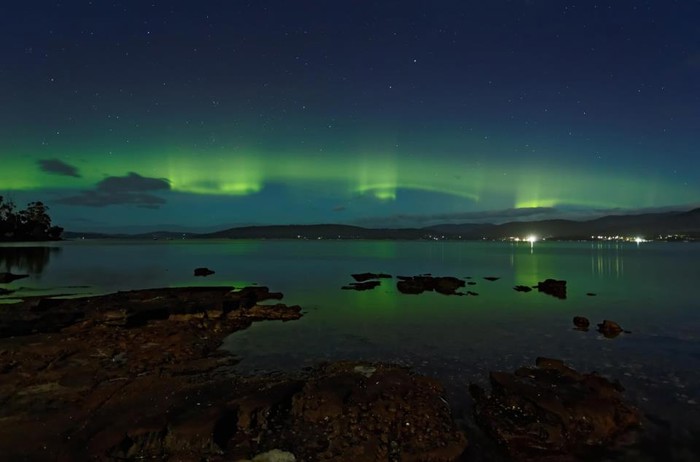 Aurora australis obojila noćno nebo u zelene tonove