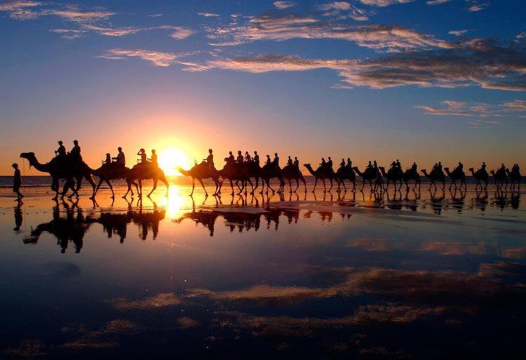 Jahanje na devama u suton