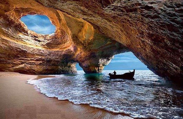Čarobna plaža skrivena u spilji