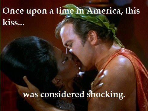 Smetaju te gay poljupci? Nekad su i ovi bili šokantni!