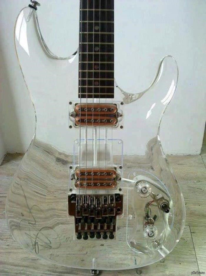 Netko za sviranje na staklenoj gitari?