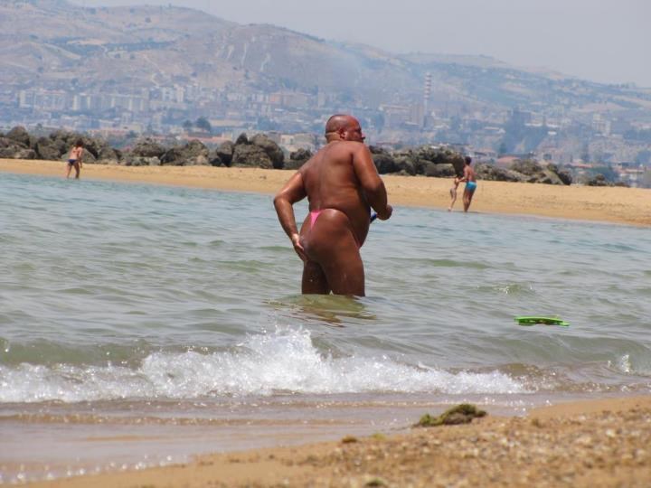 Čuo za partijanje na Zrću pa pohrlio pokazati roze tange