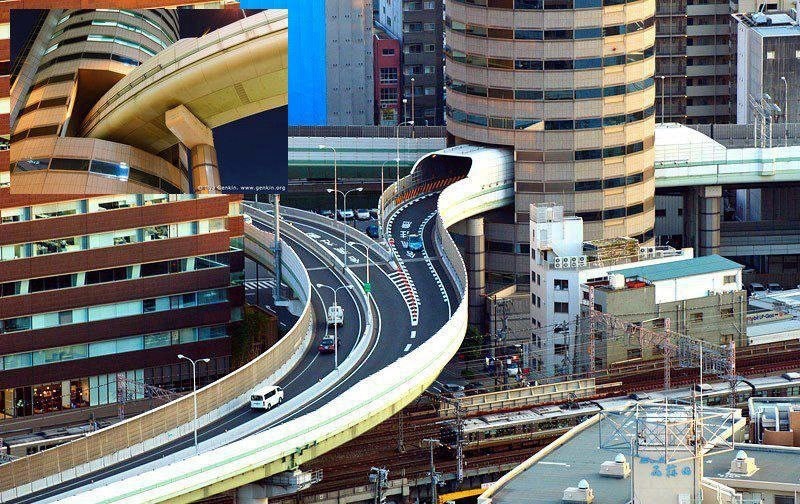 Nadvožnjak i tunel kroz neboder u Japanu