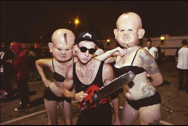 Svaki čudak ima svoje veselje: Fotka za fejs prije "masakra"