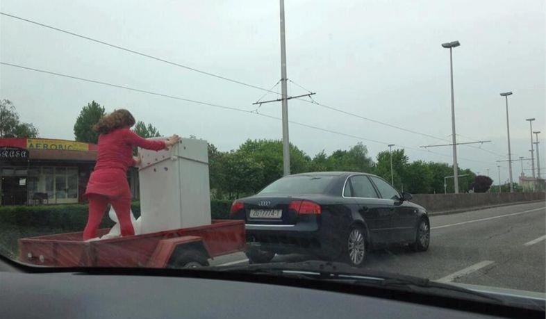 Ženo, čvrsto drži taj frižider!!!